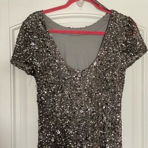 Adrianna Papell (USED)
Sequined Cap Sleeve Gown Size 12